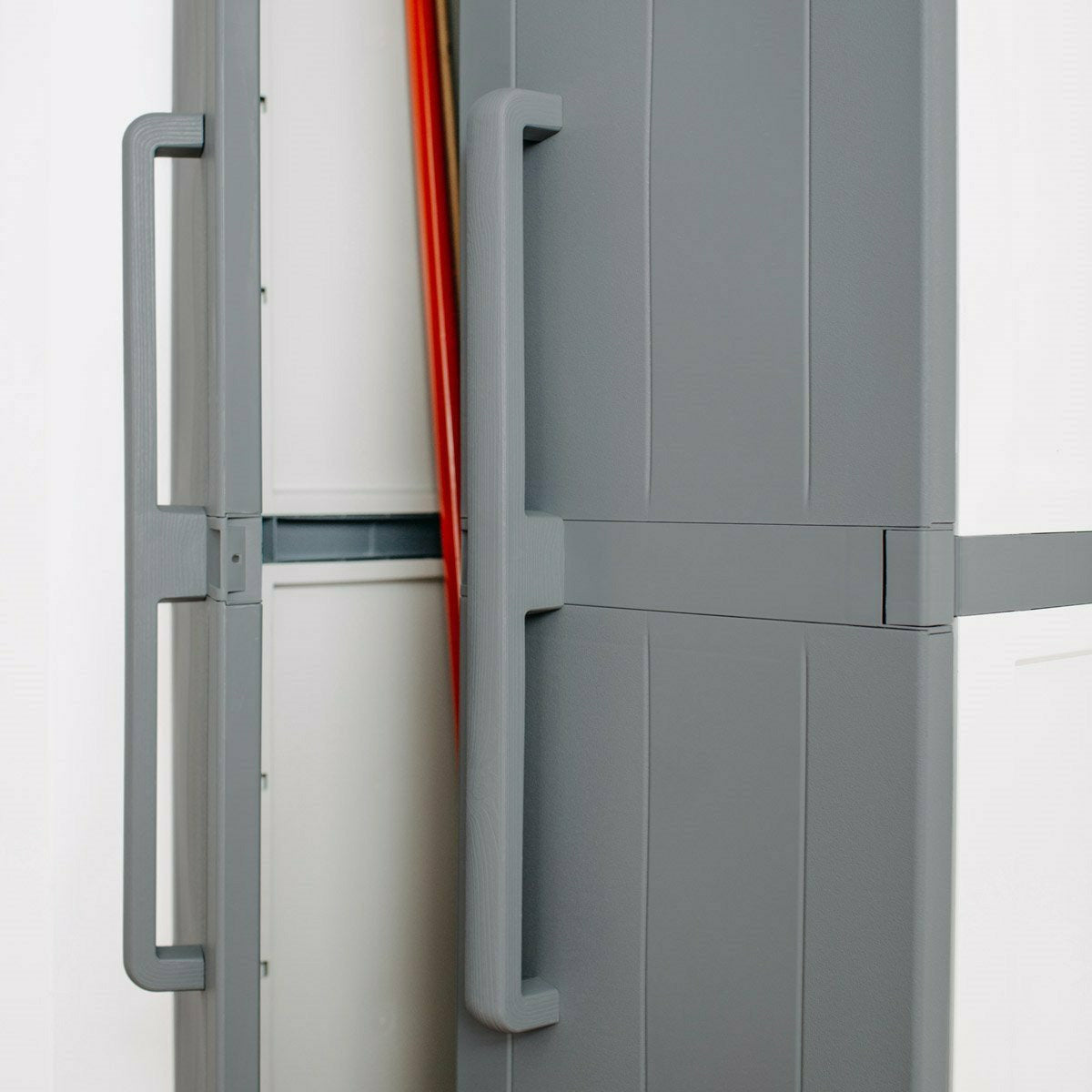 TOOMAX - Armadio Portascope Anniversary Midi 2 ante
con 1 vano porta-attrezzi e 2 ripiani posizionabili - h173x65x37 cm